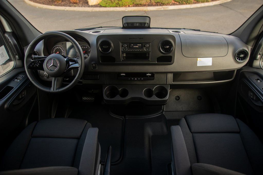 Used 2025 Mercedes-Benz Sprinter 2500 image 33