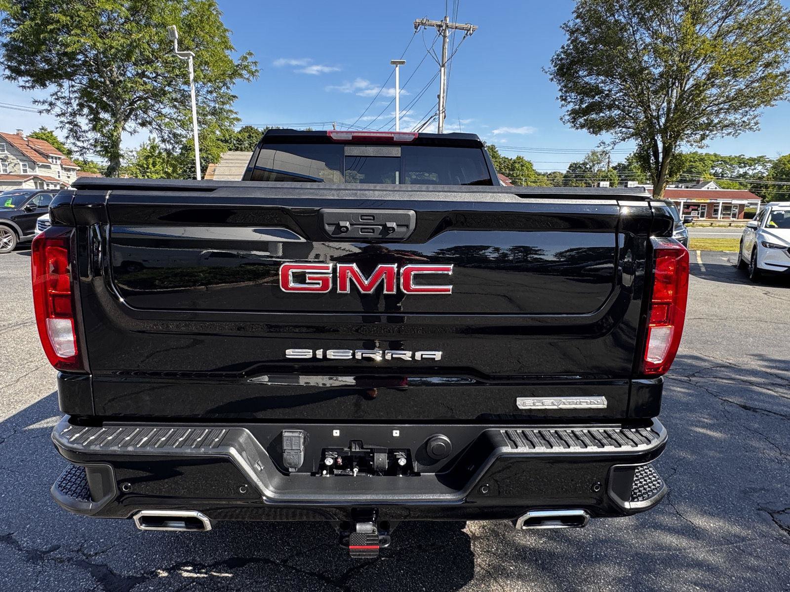 Used 2022 GMC Sierra 1500 Elevation w/ Elevation Premium Package AWD/4WD image 6