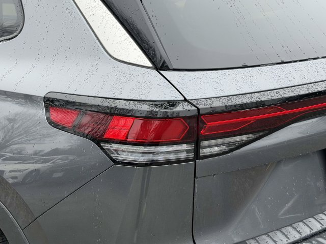 Used 2025 Volkswagen Tiguan S AWD/4WD image 9