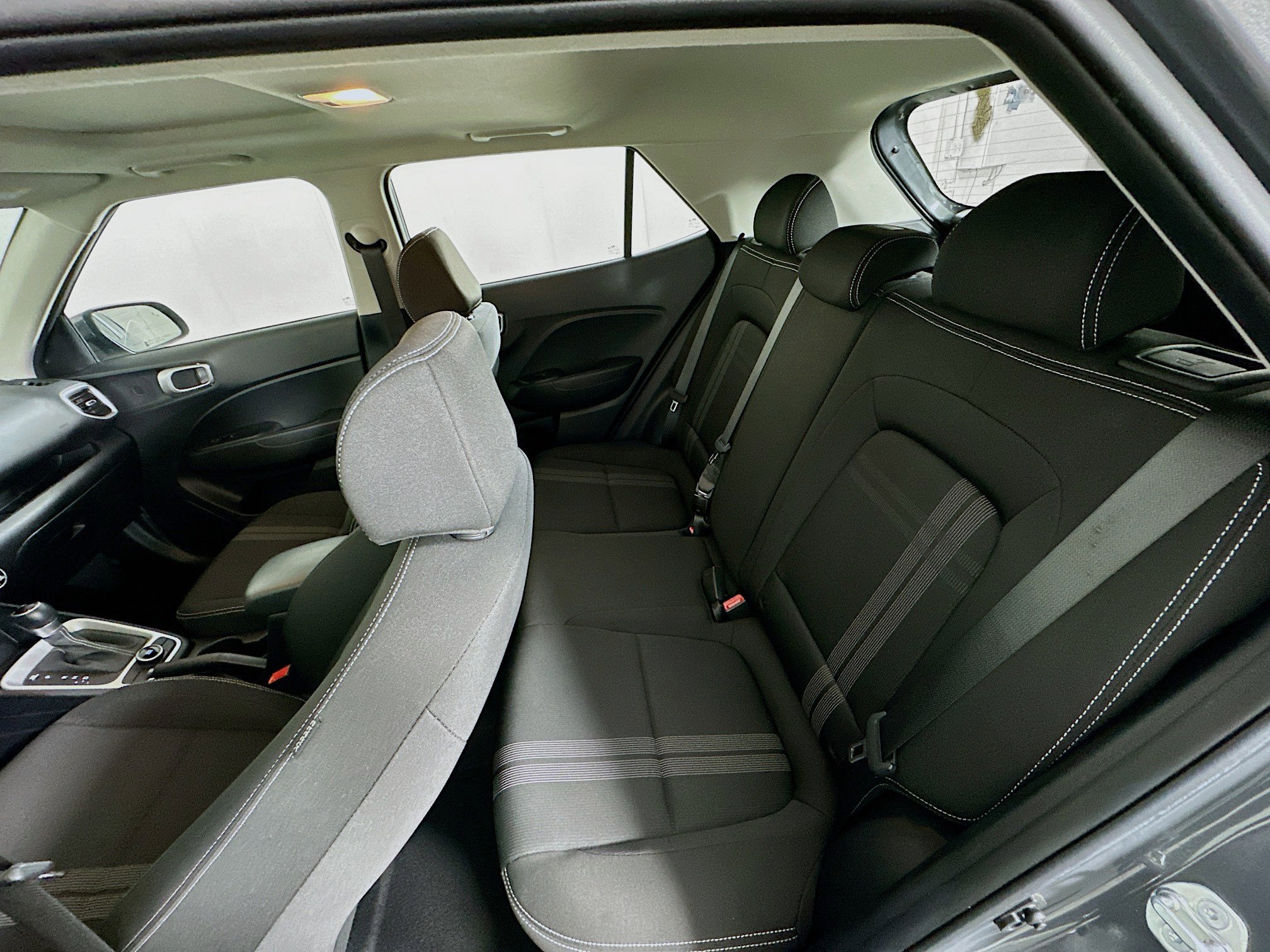 Used 2024 Hyundai Venue SEL image 27