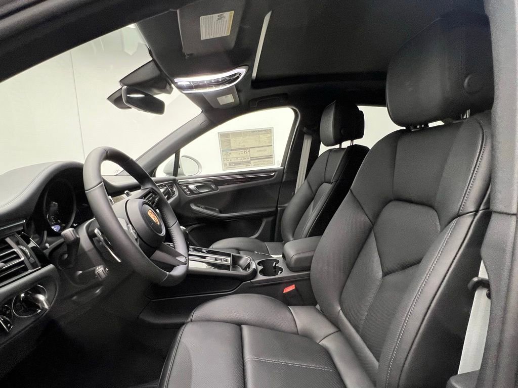 Used 2026 Porsche Macan AWD/4WD image 5