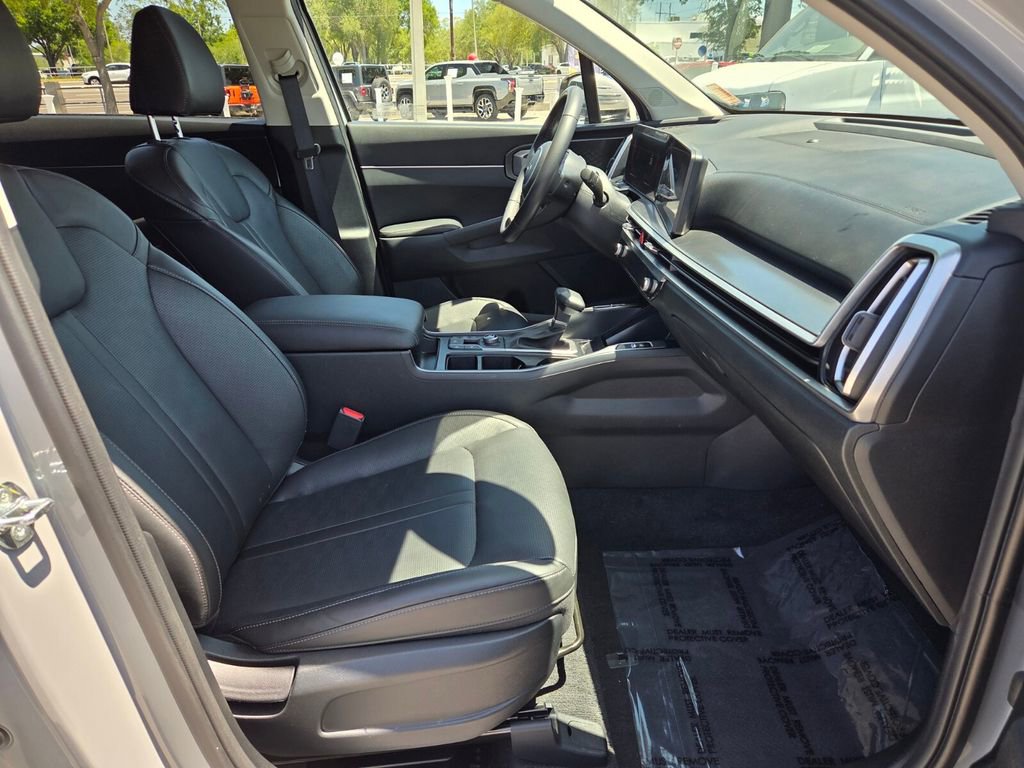 Used 2024 Kia Sorento S FWD image 16