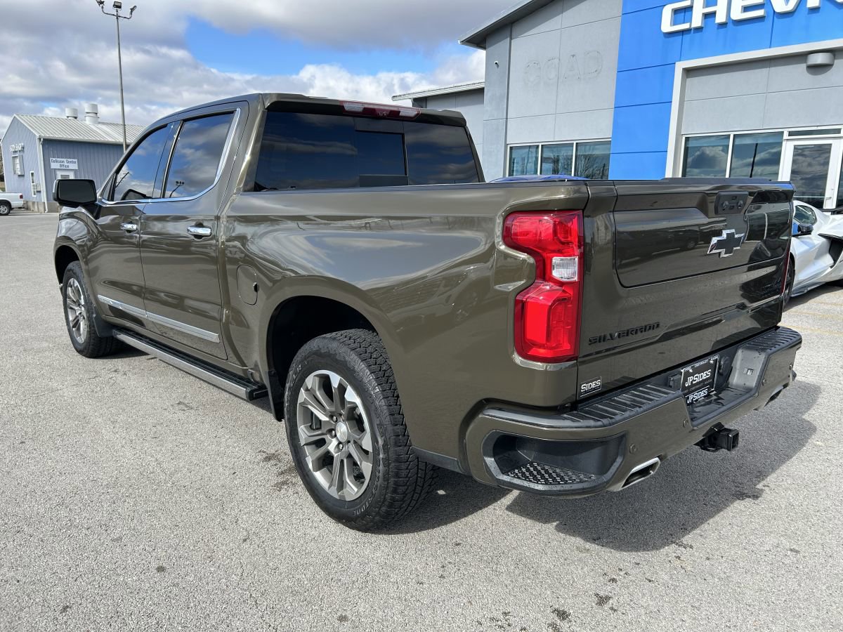 Used 2023 Chevrolet Silverado 1500 High Country w/ Technology Package image 4