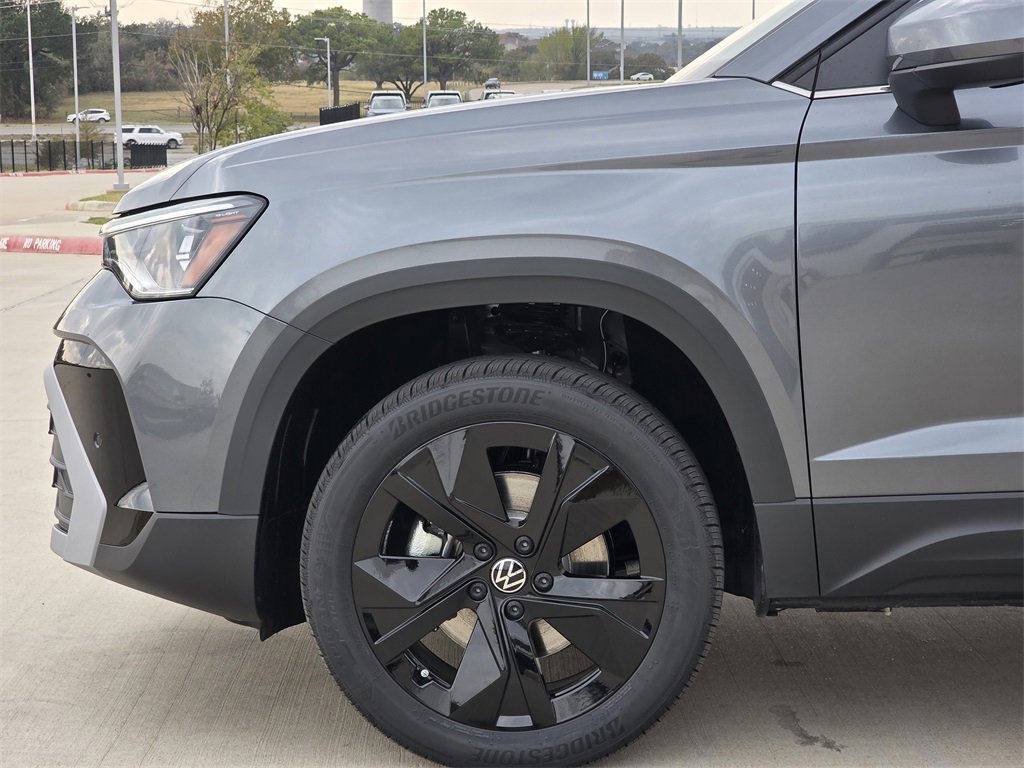 New 2026 Volkswagen Taos SE image 5