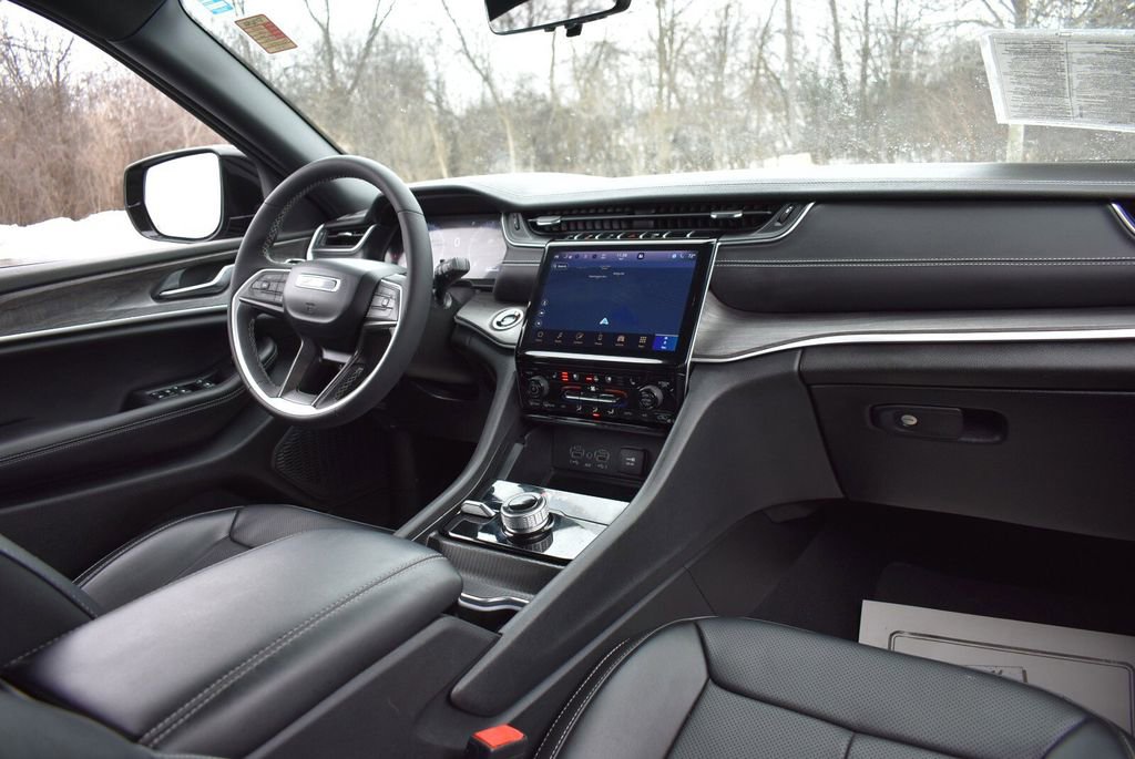 Certified 2024 Jeep Grand Cherokee L Limited w/ Luxury Tech Group II image 34