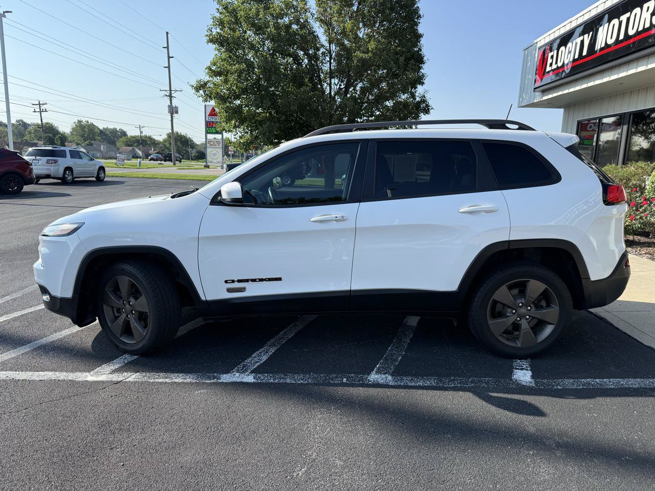 Used 2016 Jeep Cherokee 75th Anniversary FWD image 2
