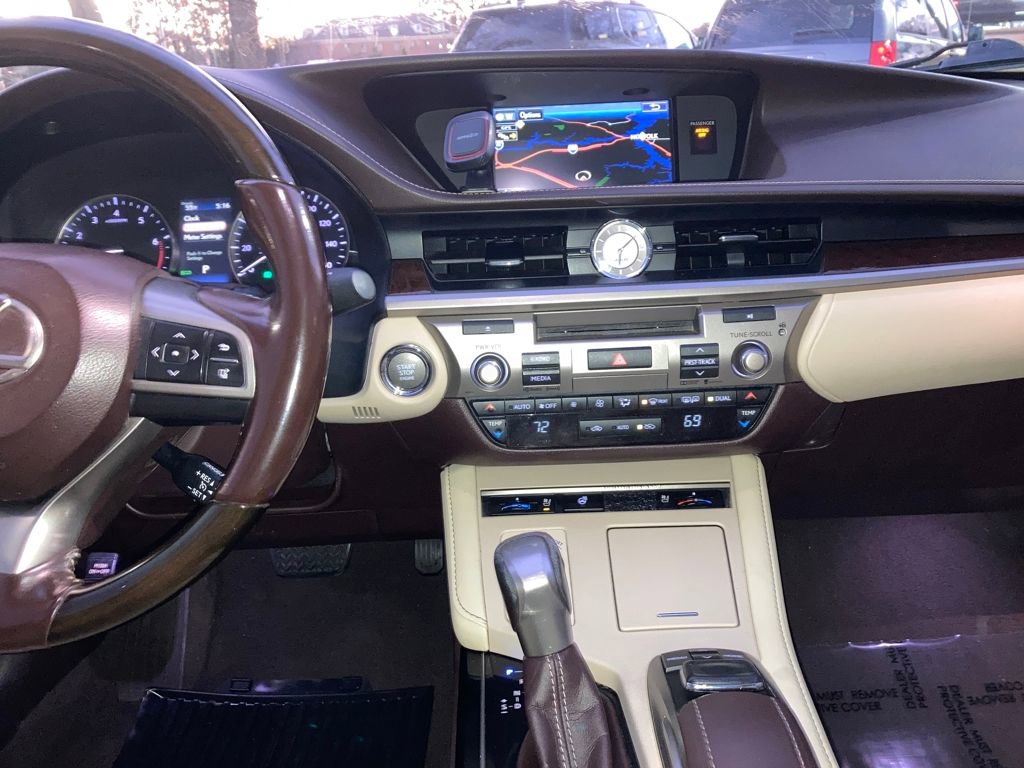Used 2016 Lexus ES 350 350 w/ Navigation System Package image 16