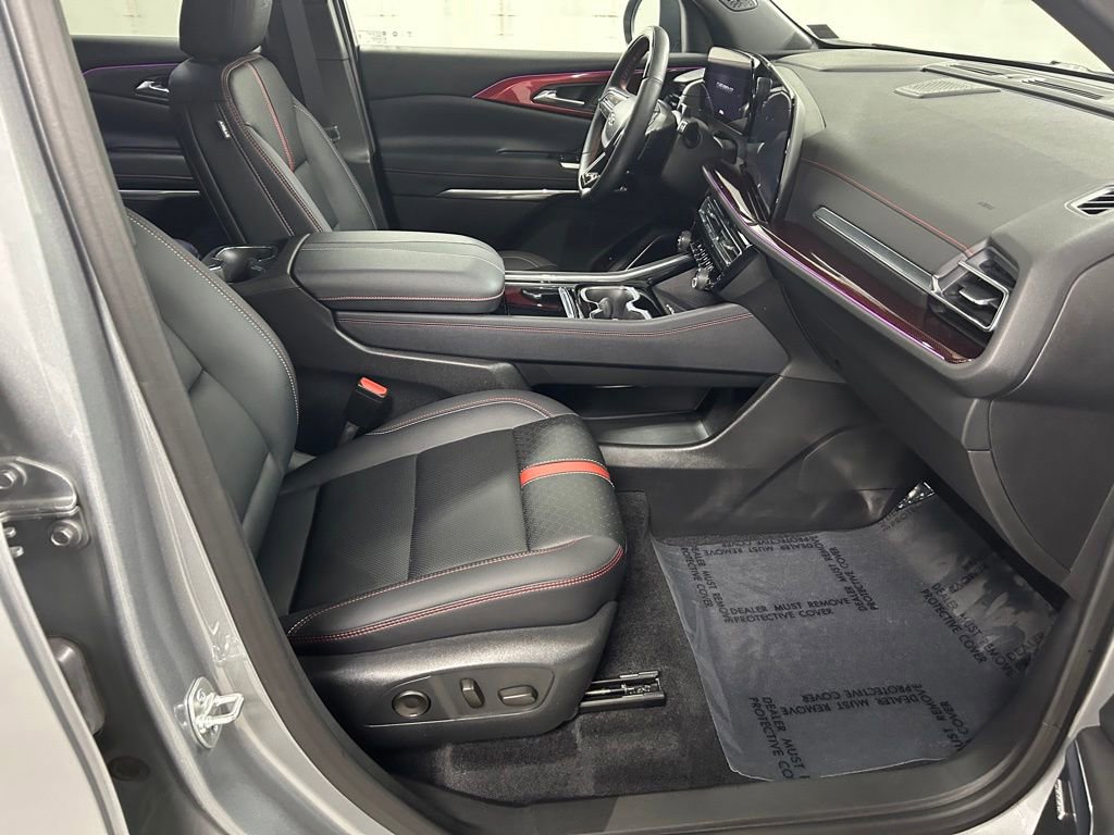 Used 2025 Chevrolet Traverse RS w/ LPO, Floor Liner Package AWD/4WD image 13