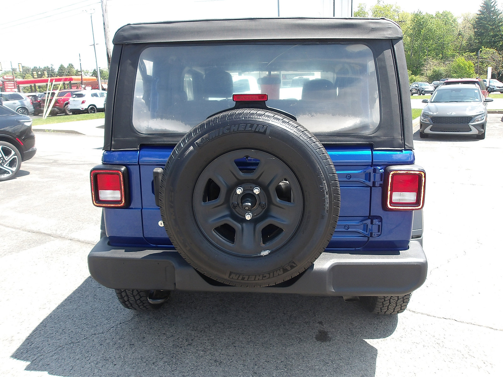 Used 2019 Jeep Wrangler Sport AWD/4WD image 6