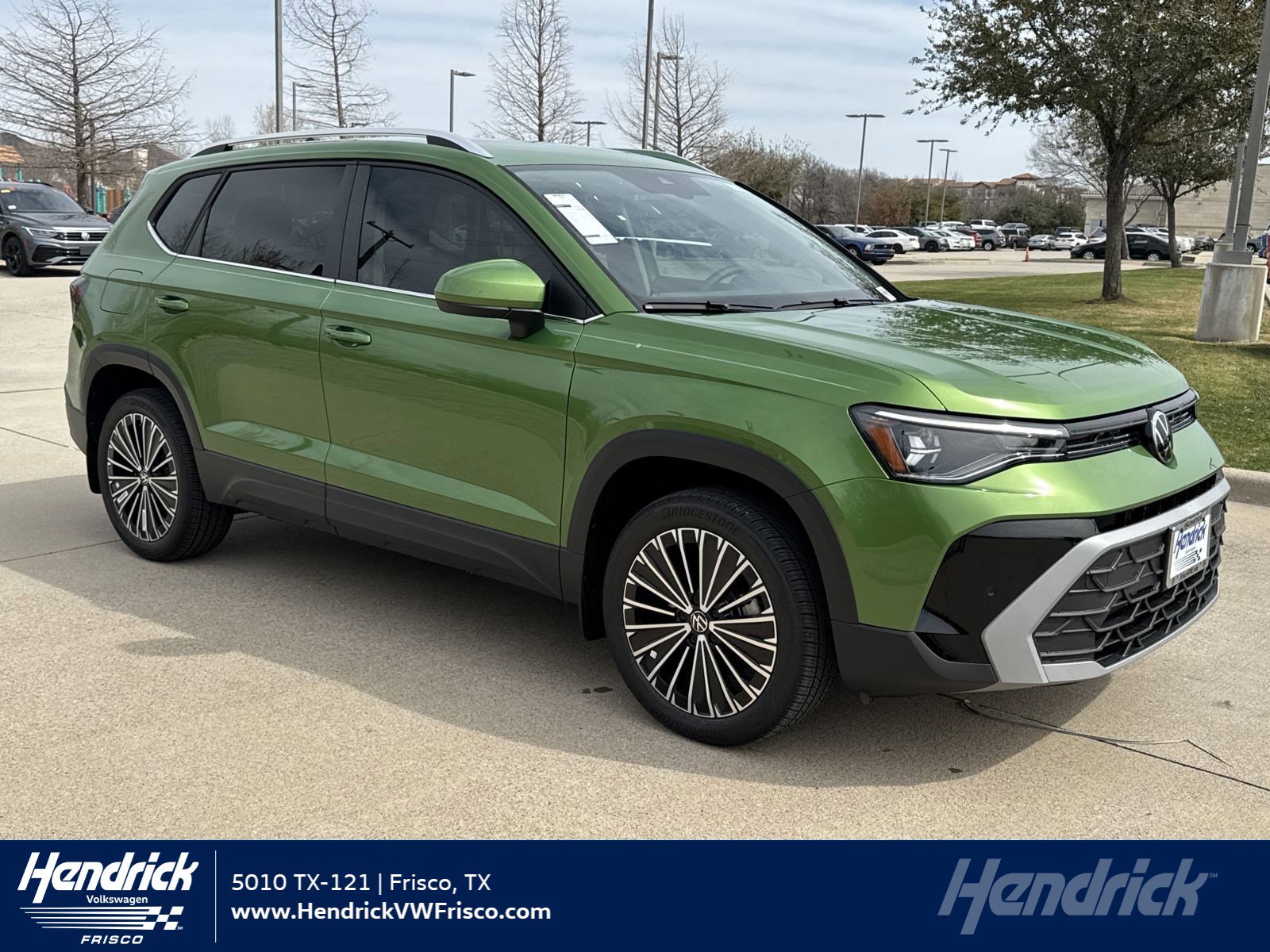 Used 2025 Volkswagen Taos SE FWD image 1