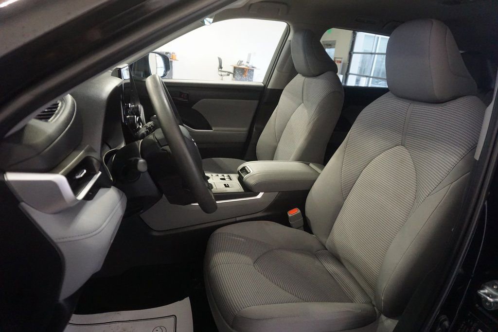 Used 2023 Toyota Highlander L image 17