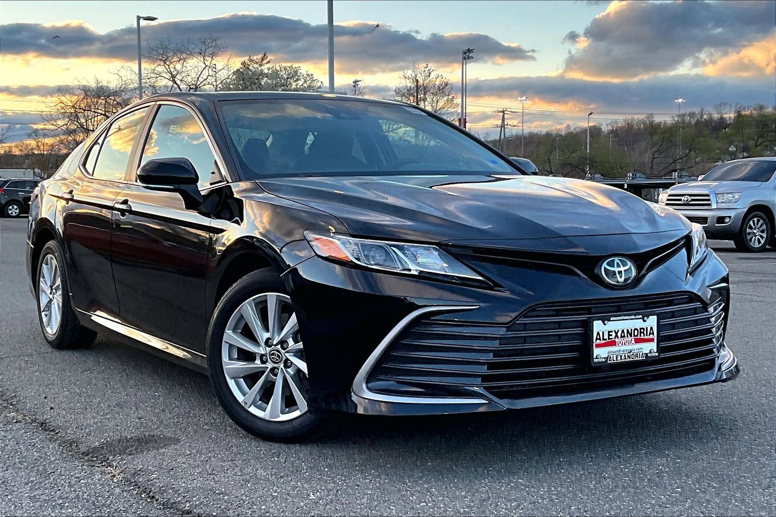 Used 2023 Toyota Camry LE image 2