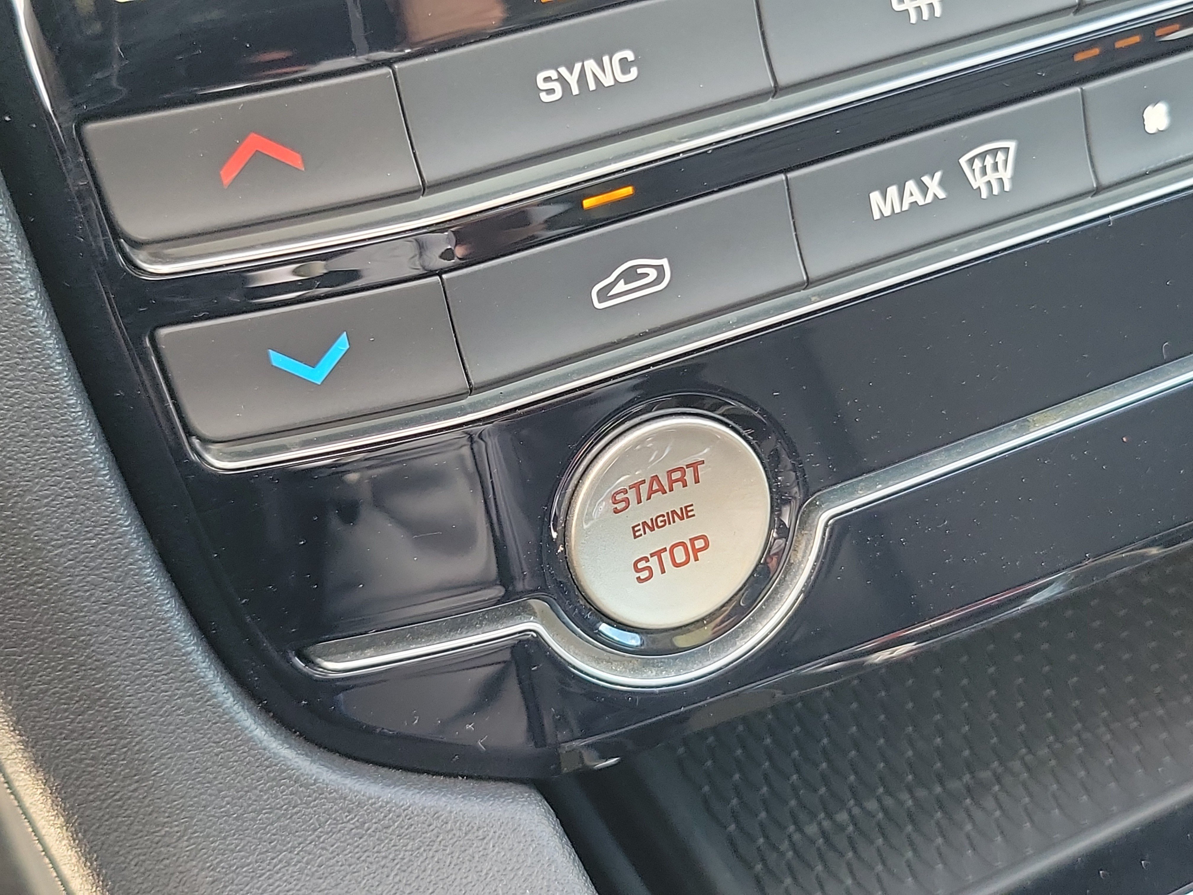 Used 2019 Jaguar F-PACE AWD/4WD image 24