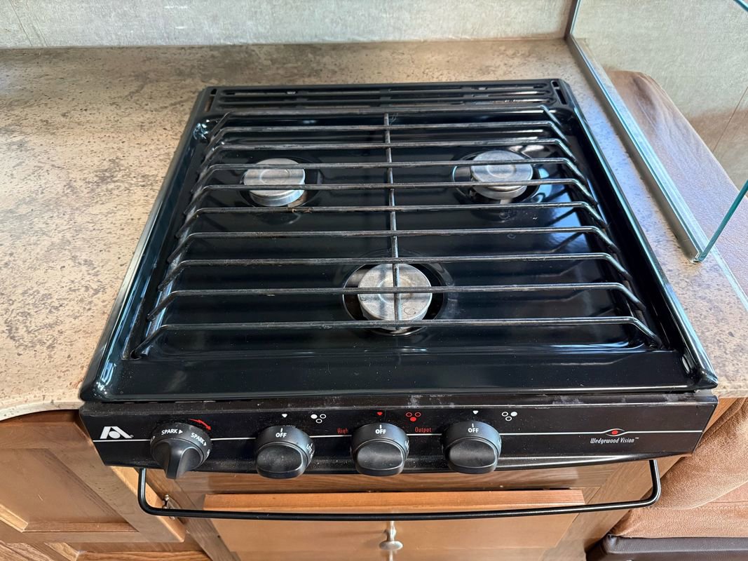 Used 2016 Ford E-350 and Econoline 350 Super Duty w/ Motorhome Prep Package RWD image 21