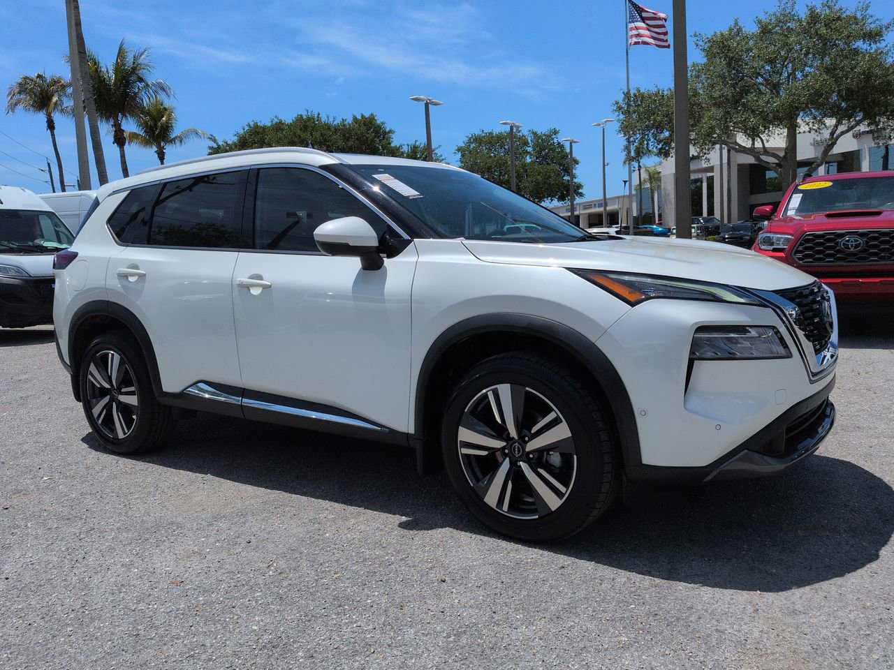 Used 2023 Nissan Rogue SL w/ SL Premium Package FWD image 2