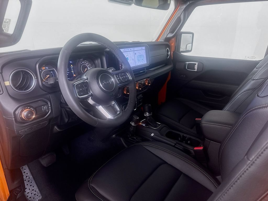 Used 2025 Jeep Wrangler Unlimited Sahara AWD/4WD image 9
