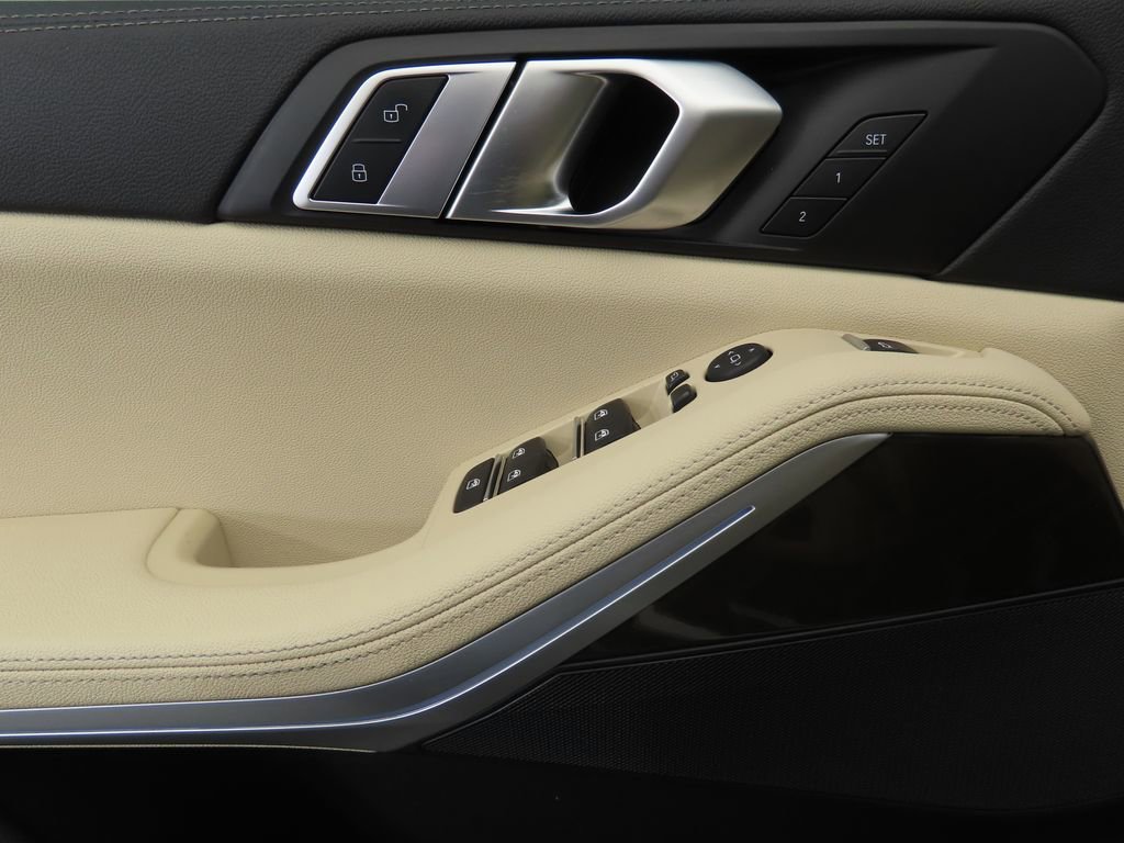 Used 2022 BMW X5 xDrive45e w/ Climate Comfort Package image 22