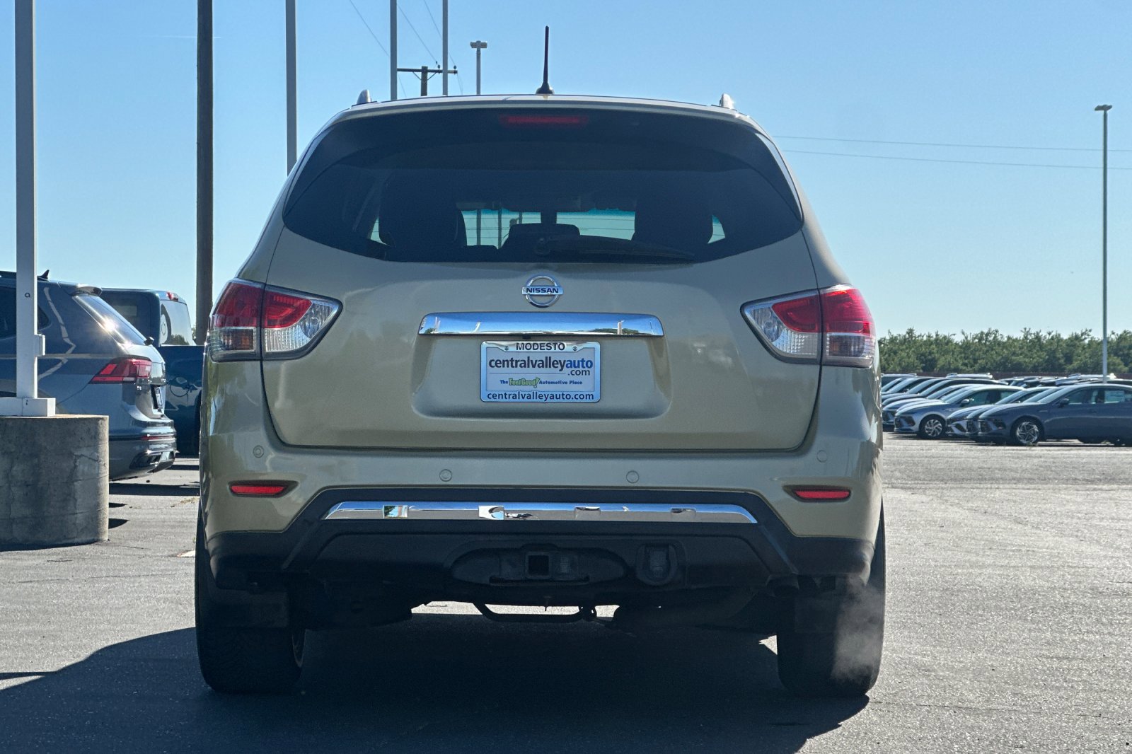 Used 2013 Nissan Pathfinder SL w/ Trailer Tow Pkg image 5