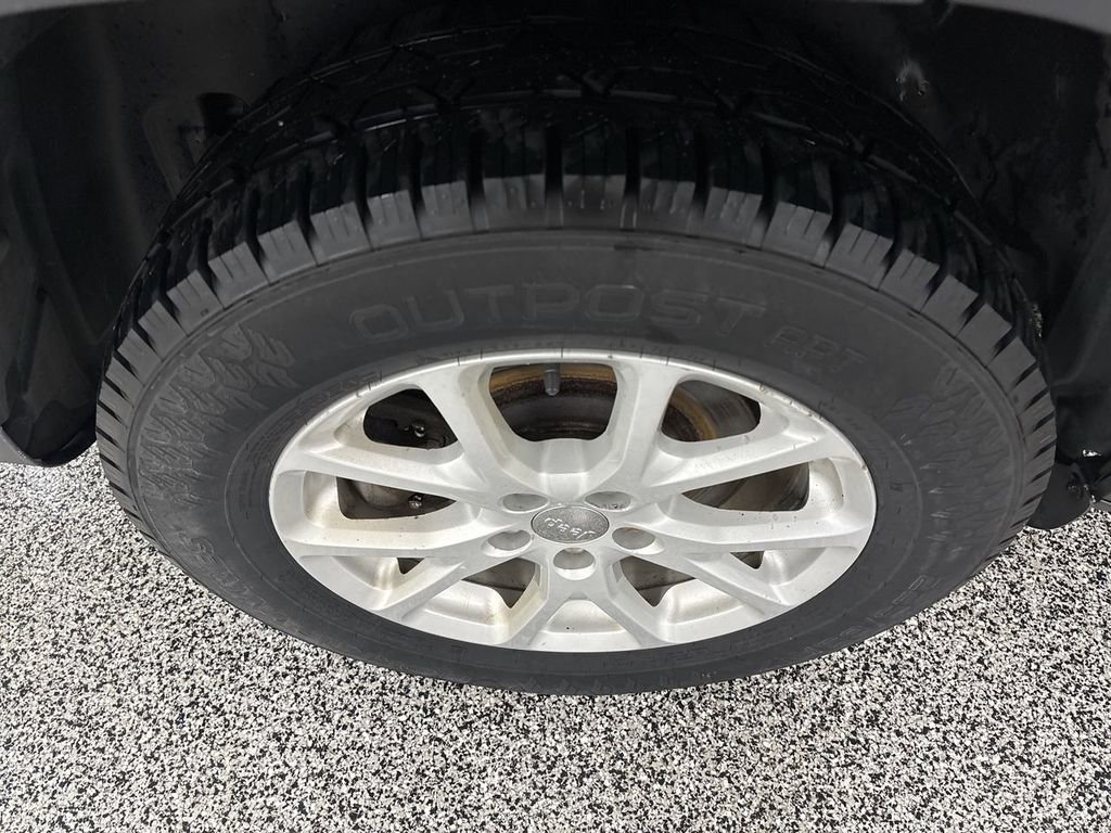 Used 2017 Jeep Cherokee Latitude w/ Cold Weather Group image 26