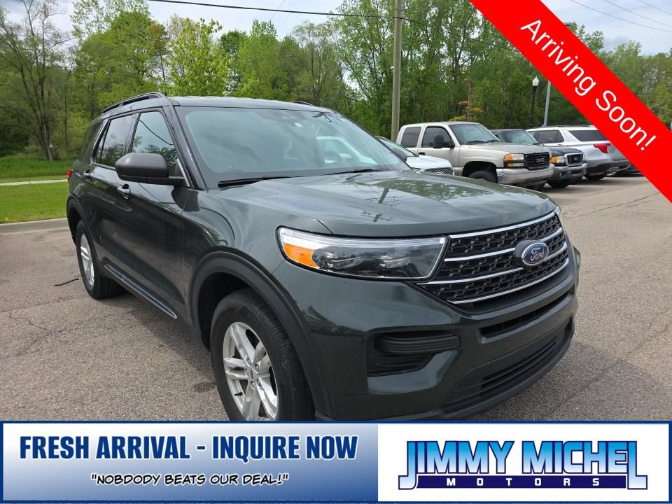 Used 2023 Ford Explorer XLT AWD/4WD image 2