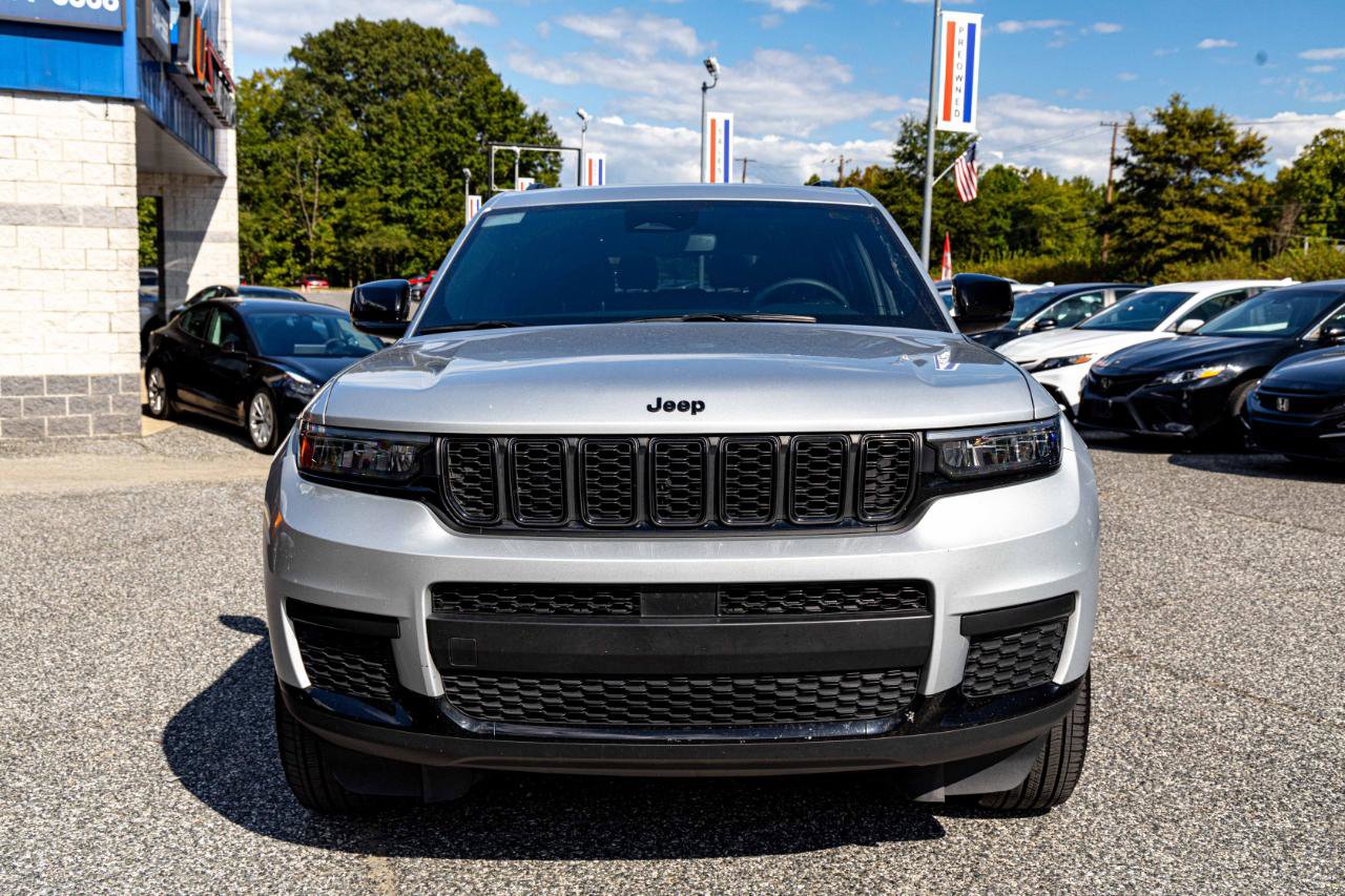 Used 2024 Jeep Grand Cherokee L Laredo AWD/4WD image 2