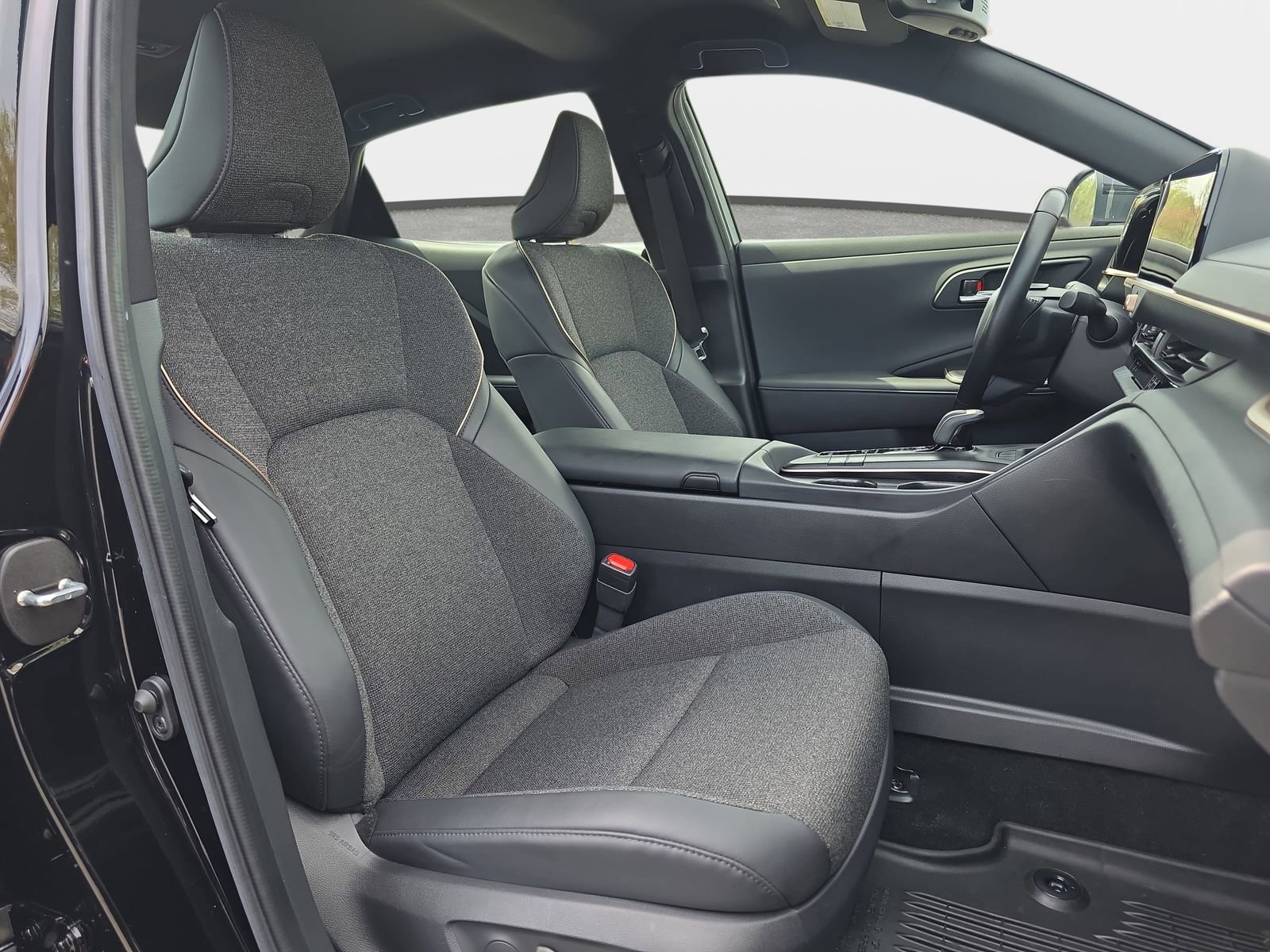 Used 2023 Toyota Crown XLE image 10