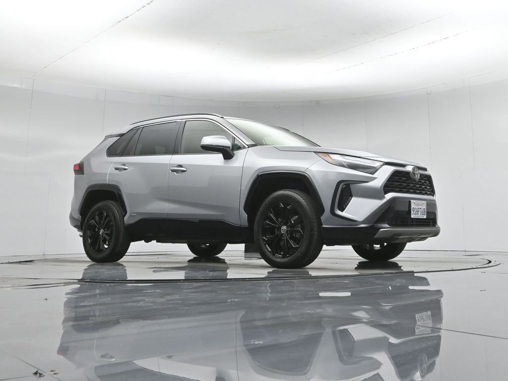 Used 2025 Toyota RAV4 SE AWD/4WD image 4