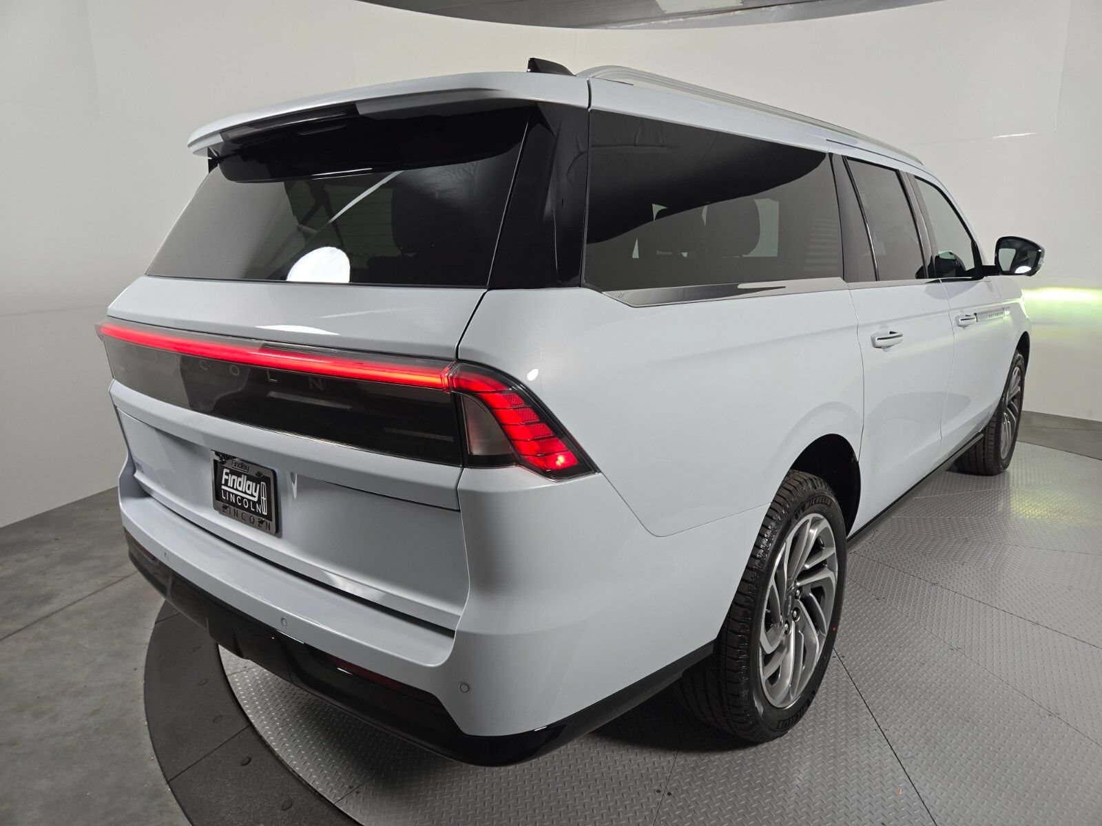 New 2026 Lincoln Navigator L Reserve AWD/4WD image 4