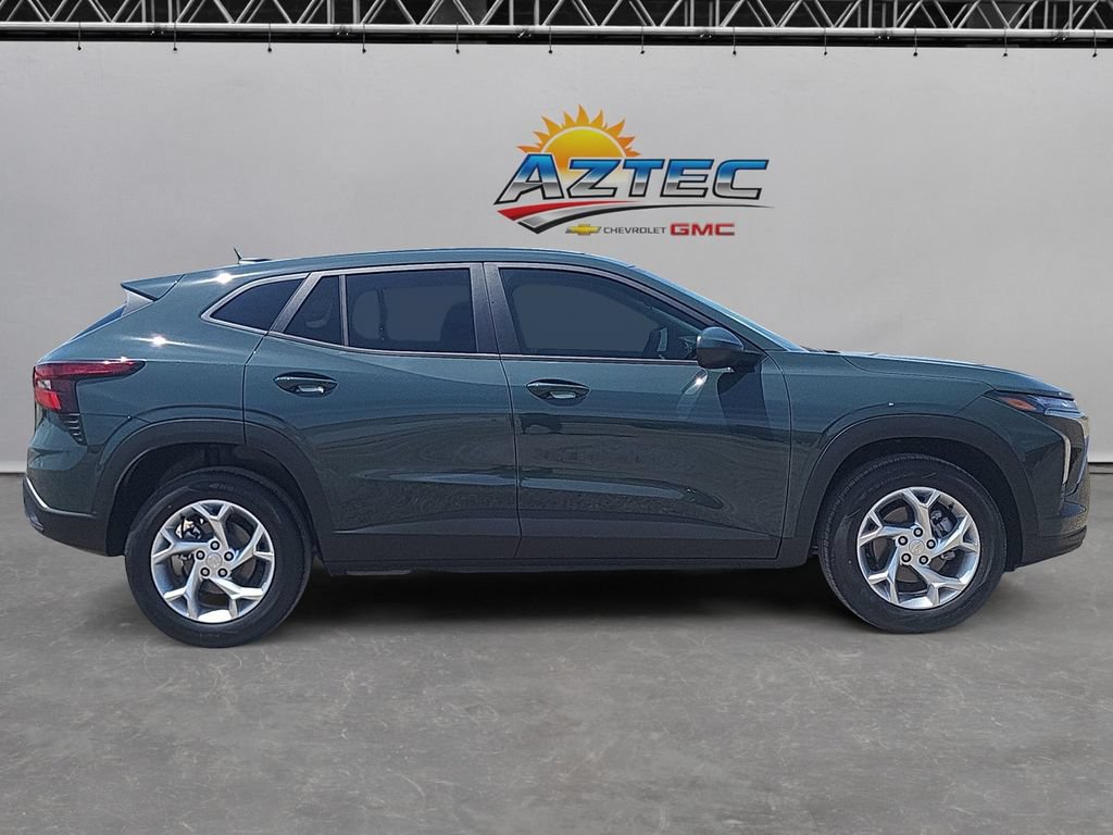 New 2026 Chevrolet Trax LS w/ LS Convenience Package FWD image 4