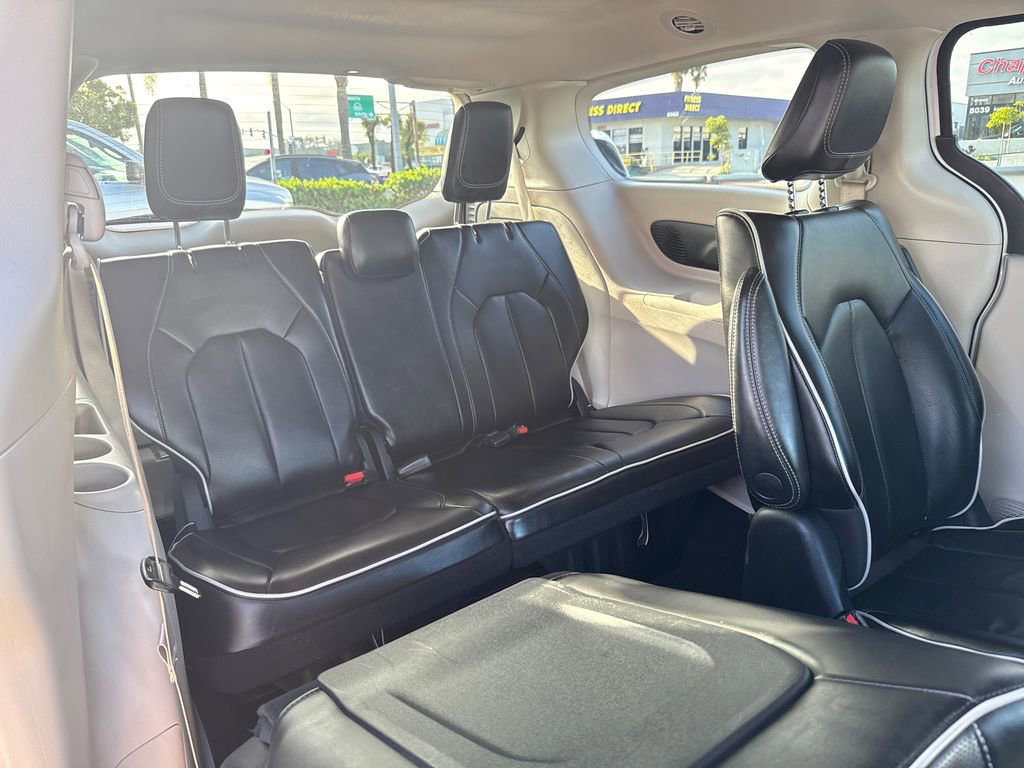 Certified 2023 Chrysler Pacifica Limited FWD image 18