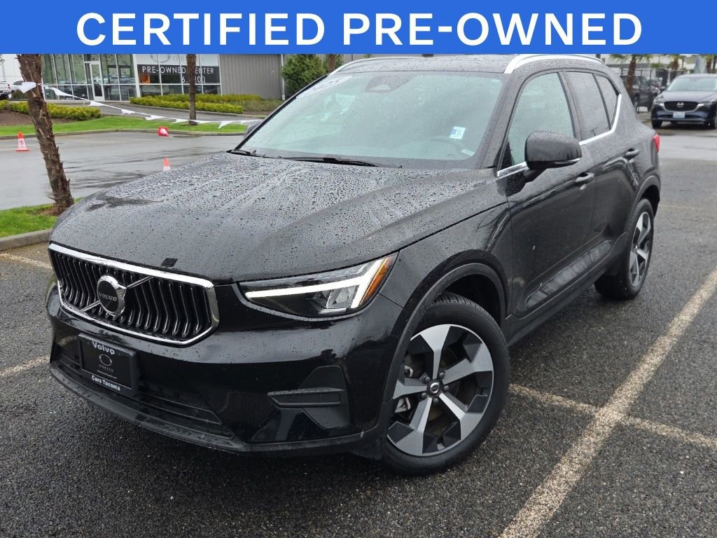 Used 2025 Volvo XC40 B5 Core