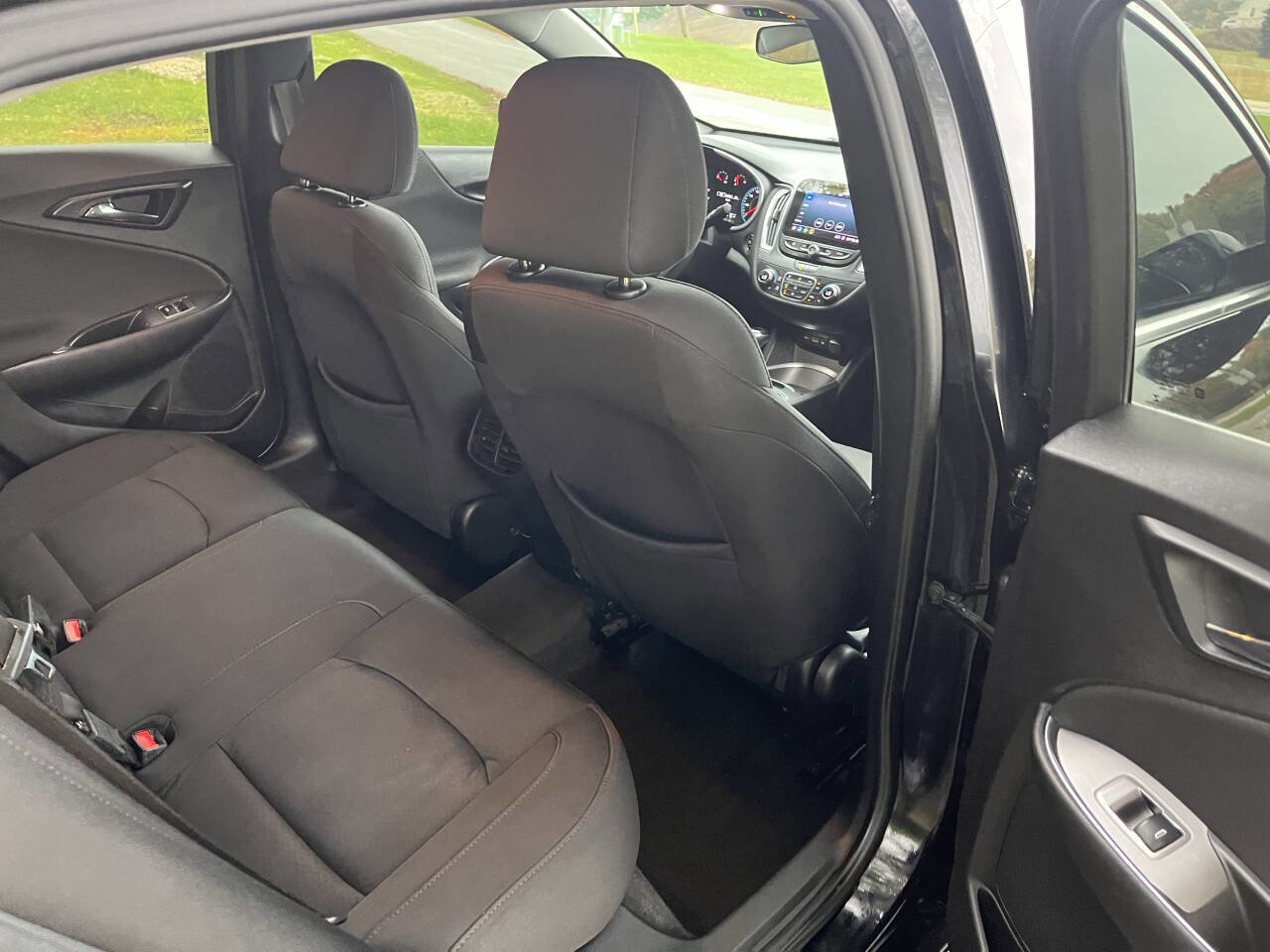 Used 2020 Chevrolet Malibu LT image 32