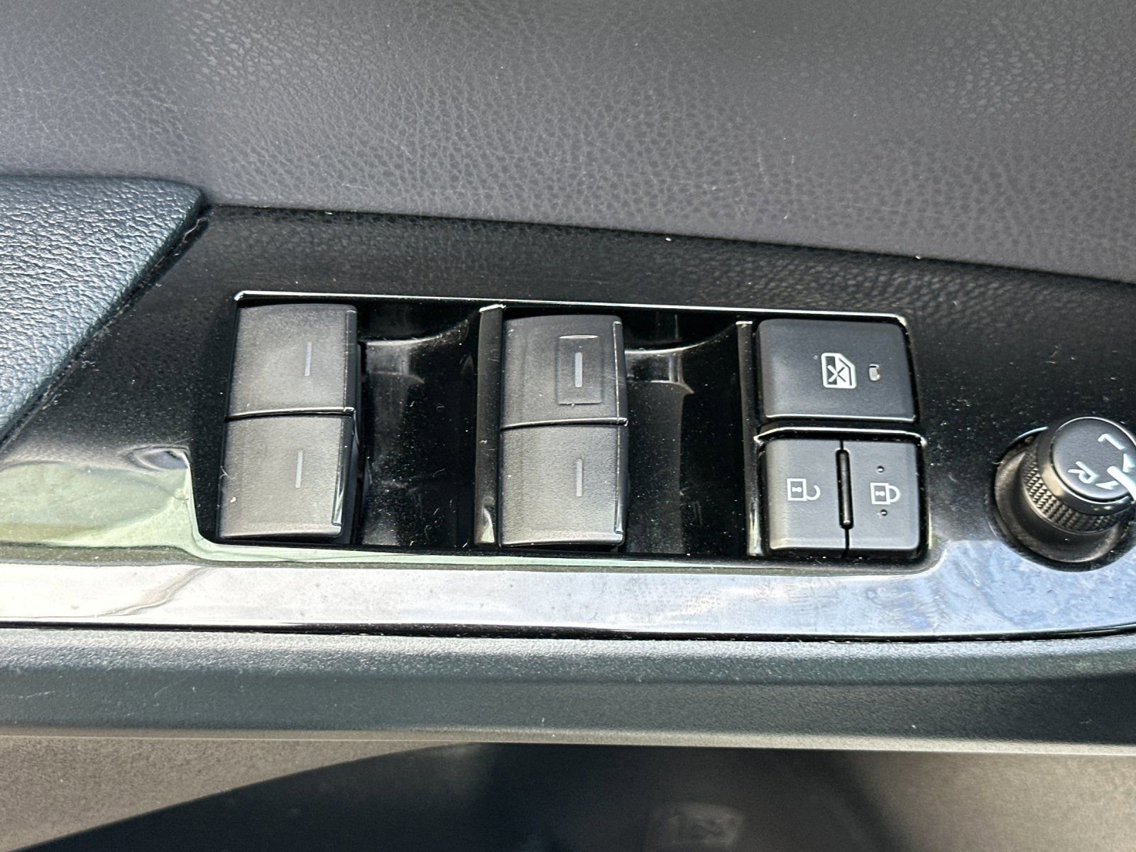 Used 2020 Toyota Prius LE image 12