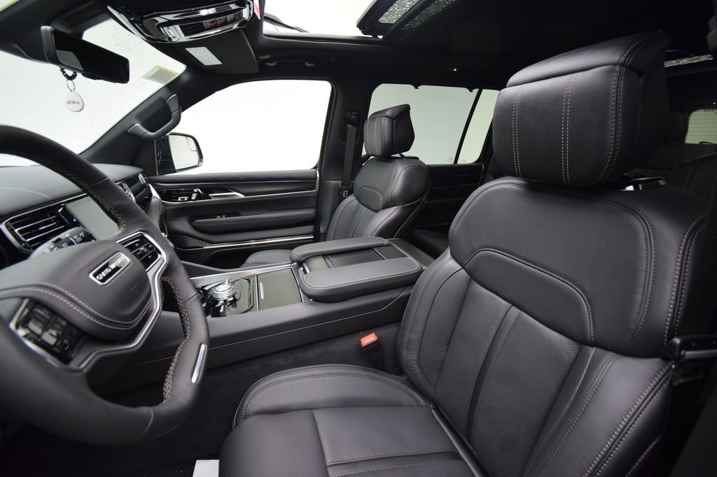 New 2026 Jeep Grand Wagoneer Summit AWD/4WD image 36
