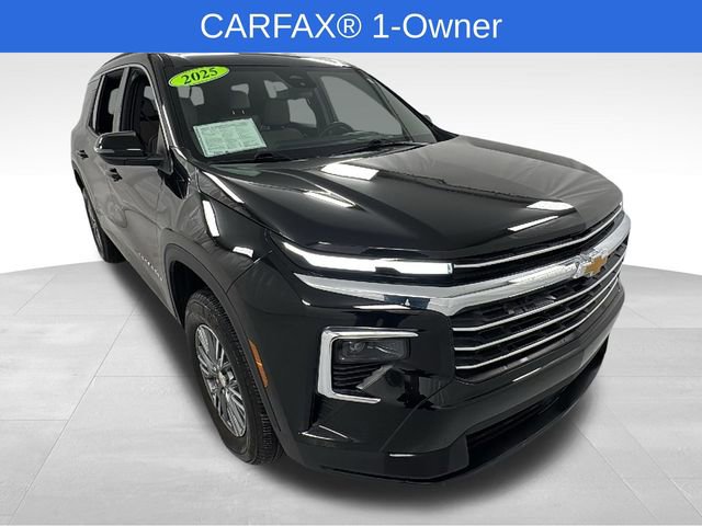 Used 2025 Chevrolet Traverse LT image 1