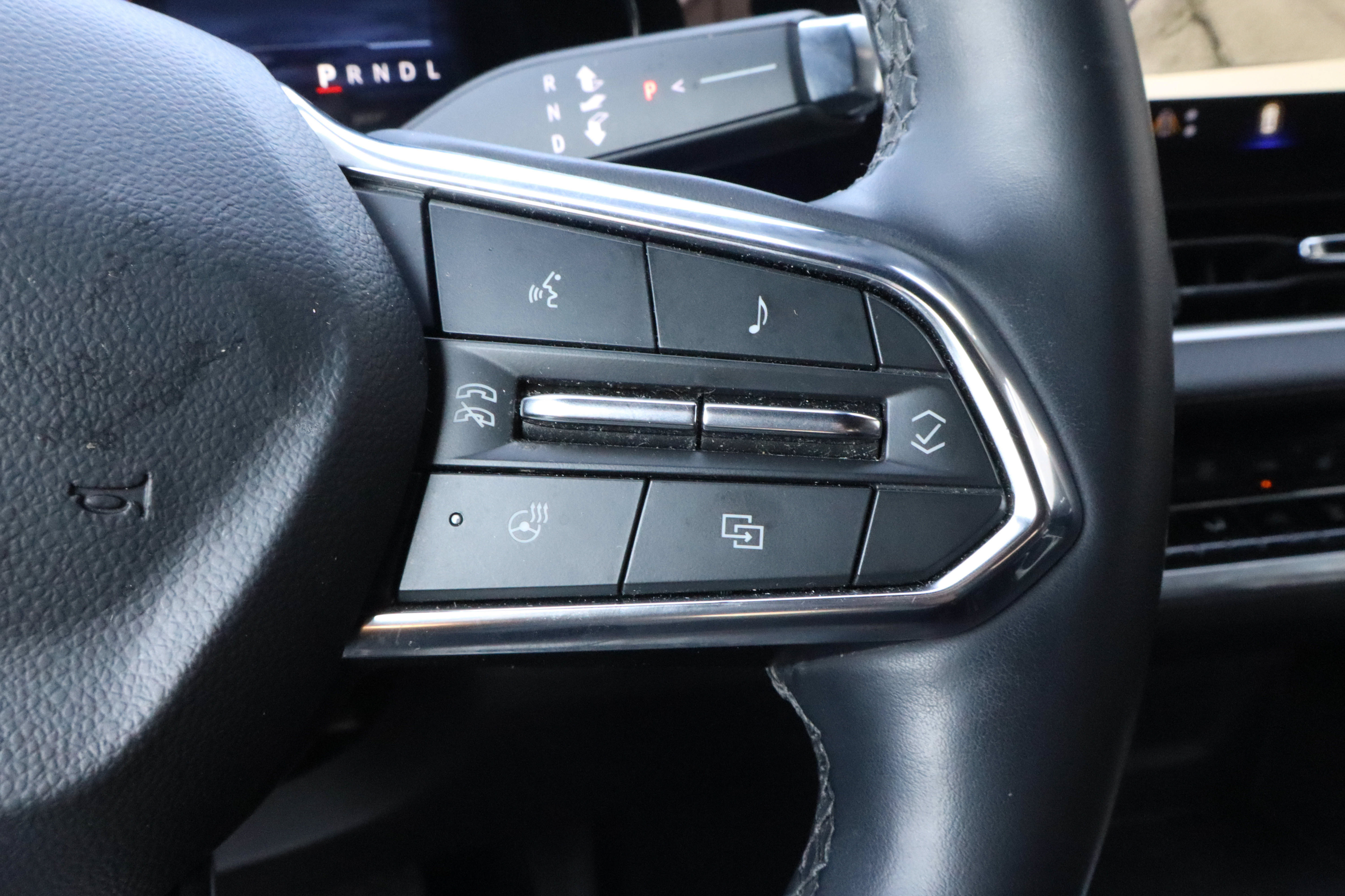 Used 2025 Chevrolet Equinox LT w/ Convenience Package II FWD image 24