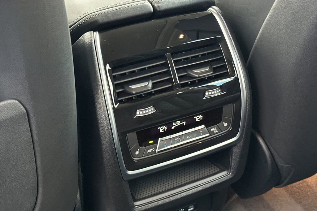 New 2026 BMW X7 xDrive40i w/ Premium Package image 13