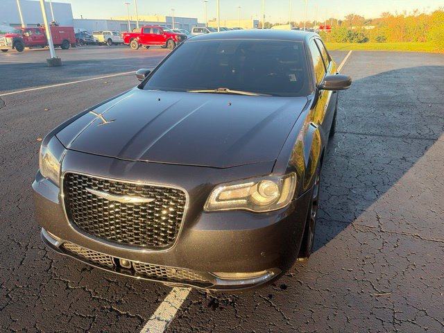 Used 2016 Chrysler 300 S w/ Luxury Group RWD image 5