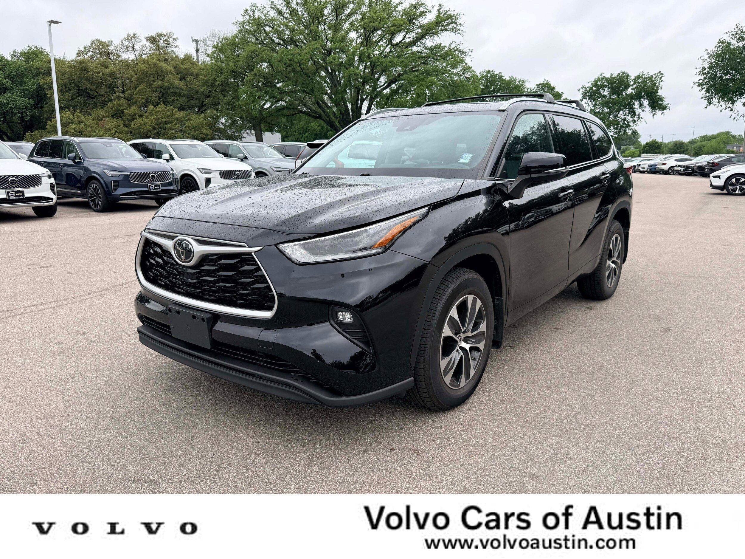 Used 2021 Toyota Highlander XLE AWD/4WD image 1