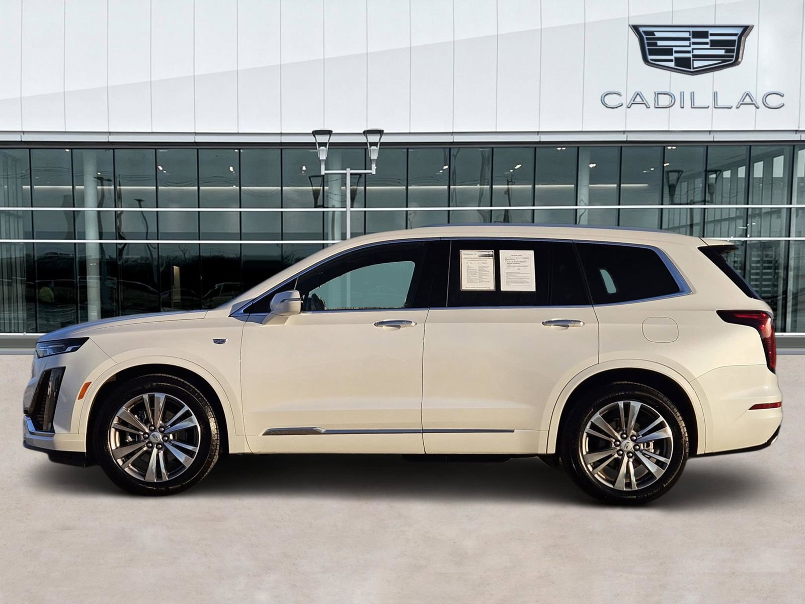 Certified 2025 Cadillac XT6 Premium Luxury image 3