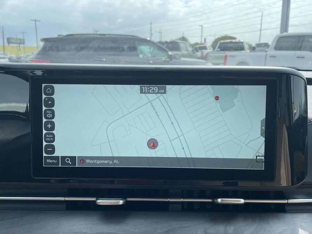Used 2024 Kia Carnival EX FWD image 21