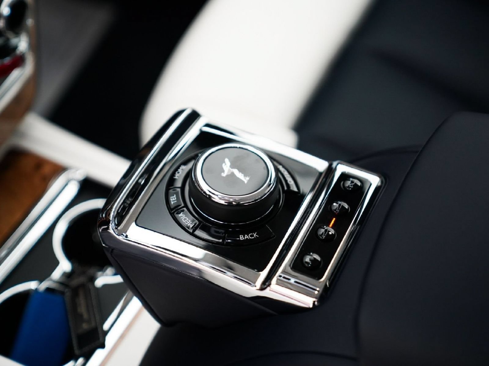 New 2026 Rolls-Royce Phantom Sedan RWD image 49