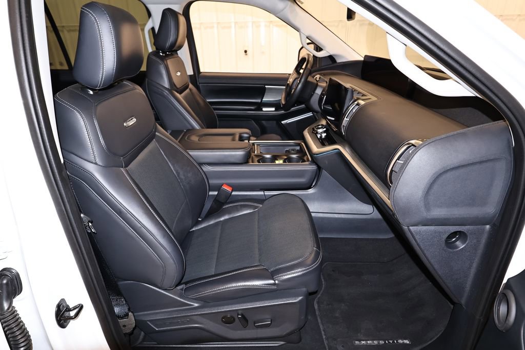 Certified 2025 Ford Expedition Max Platinum image 24