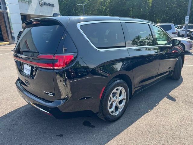 Used 2024 Chrysler Pacifica Limited AWD/4WD image 33