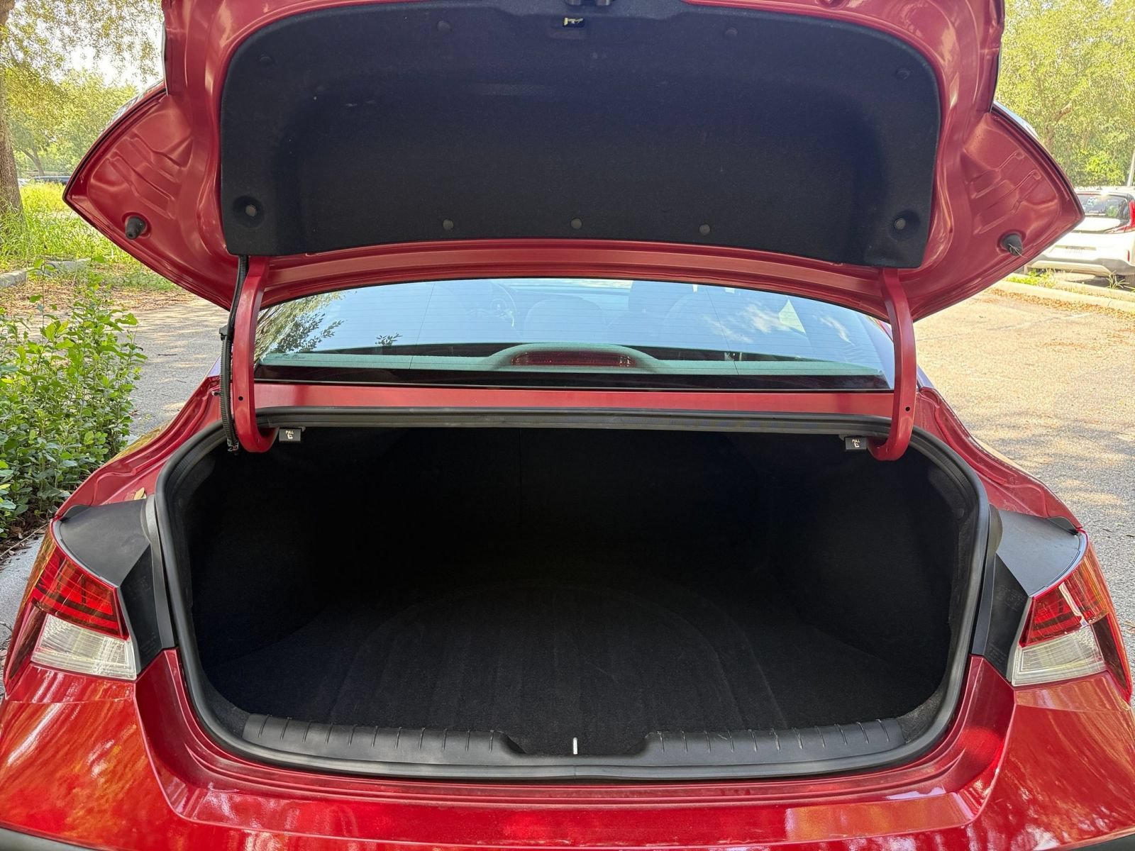 Used 2025 Hyundai Elantra SEL FWD image 30