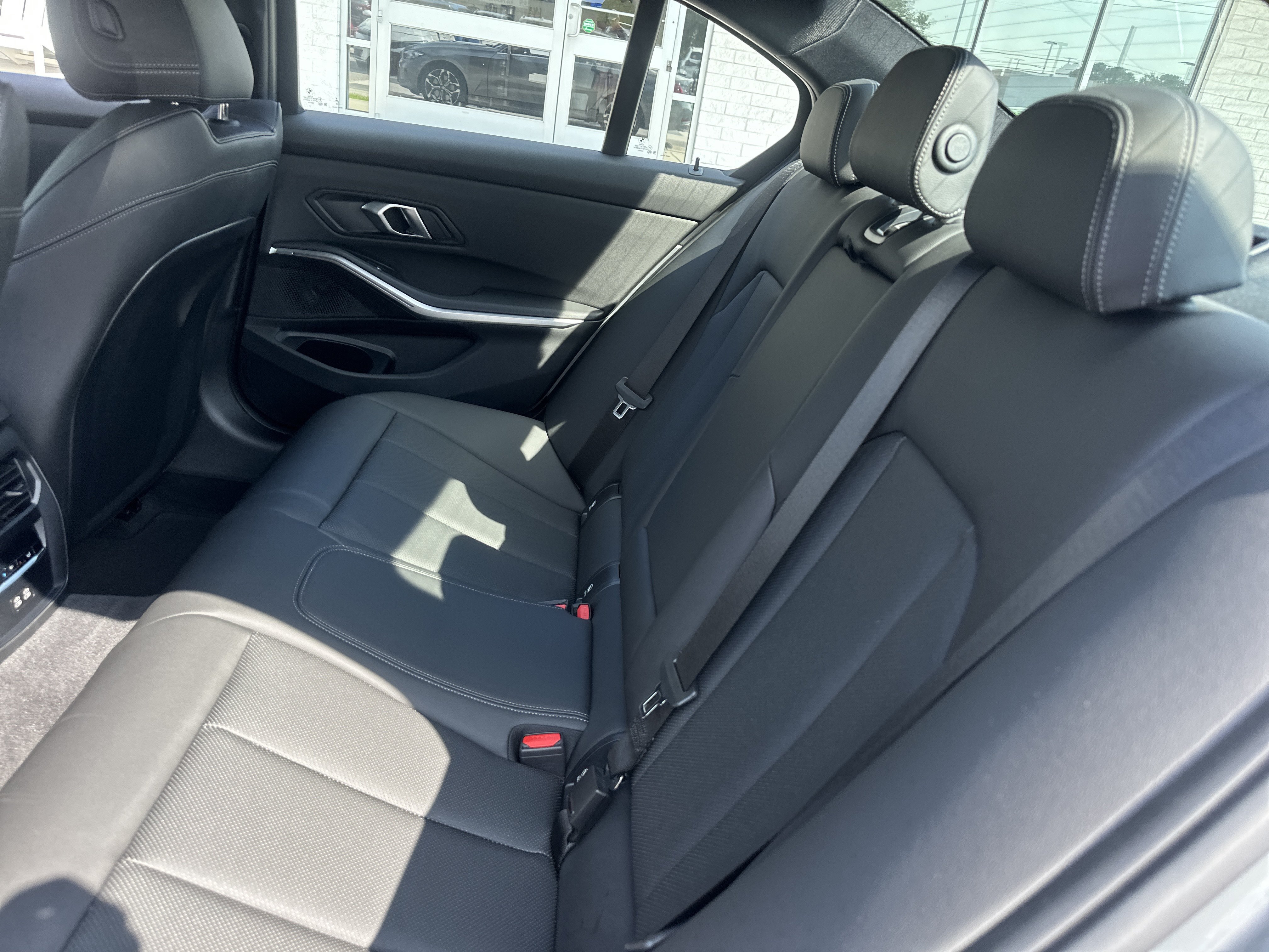 Used 2025 BMW 330i Sedan w/ Premium Package RWD image 13