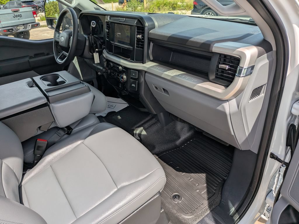 Used 2025 Ford F350 XL w/ XL Chrome Package RWD image 13