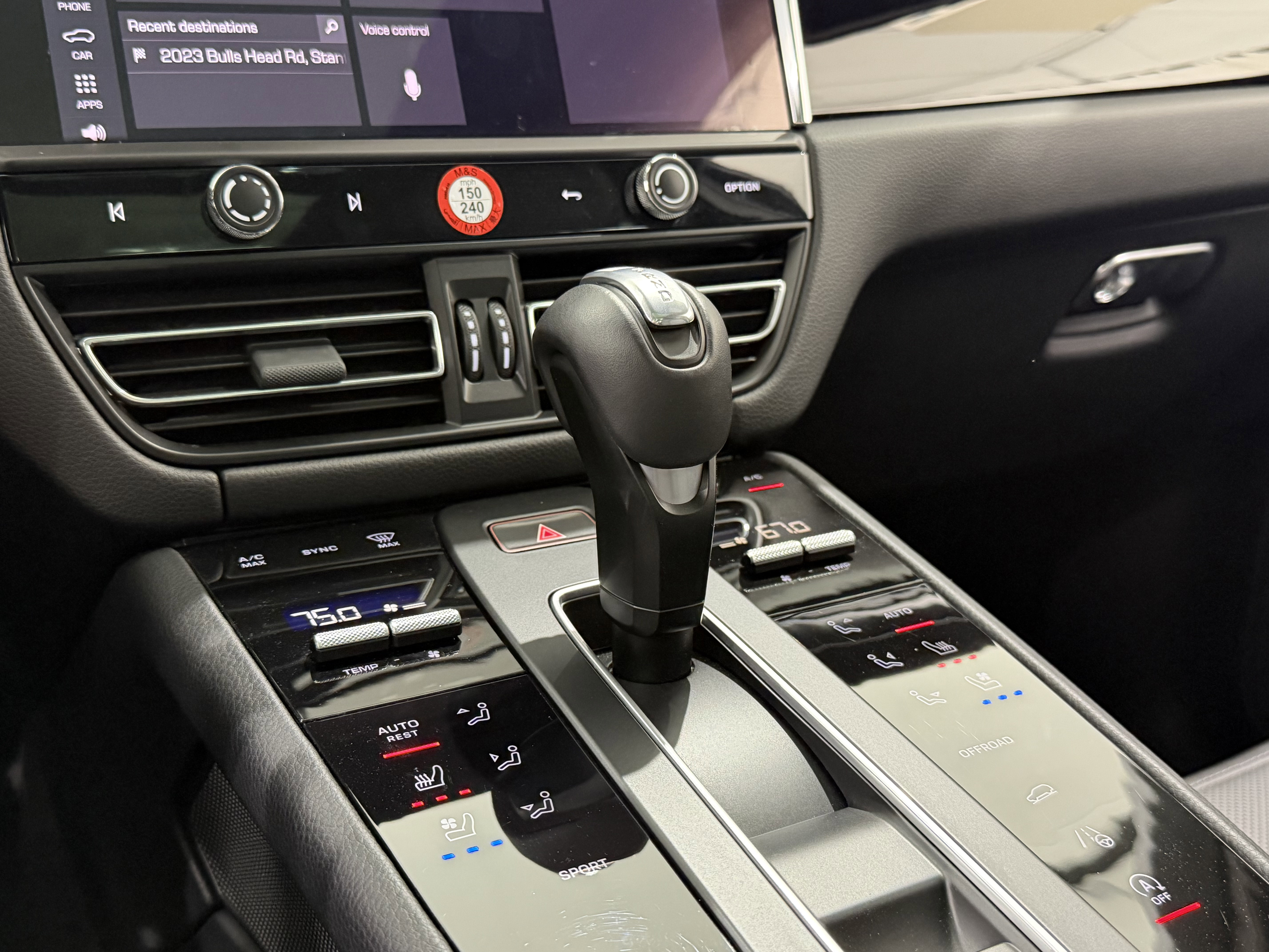 Certified 2025 Porsche Macan AWD/4WD image 35