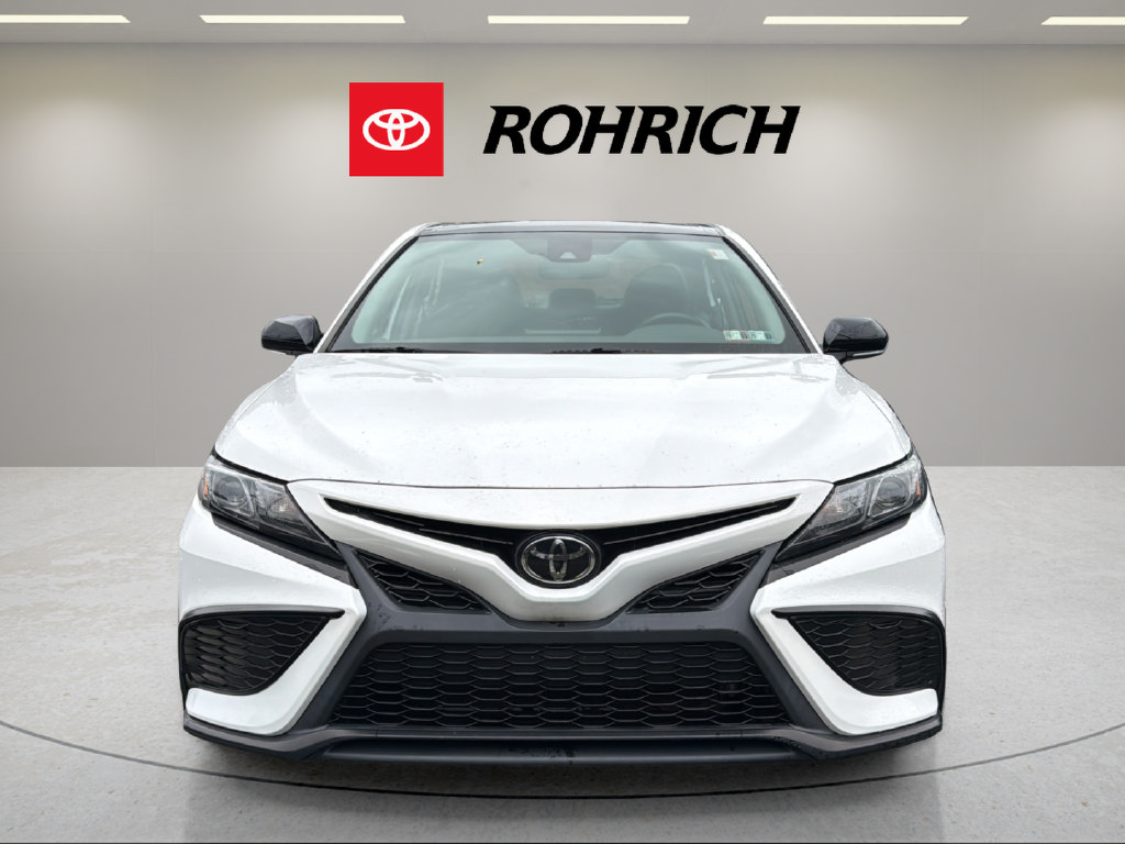 Used 2023 Toyota Camry SE w/ Cold Weather Package FWD image 4