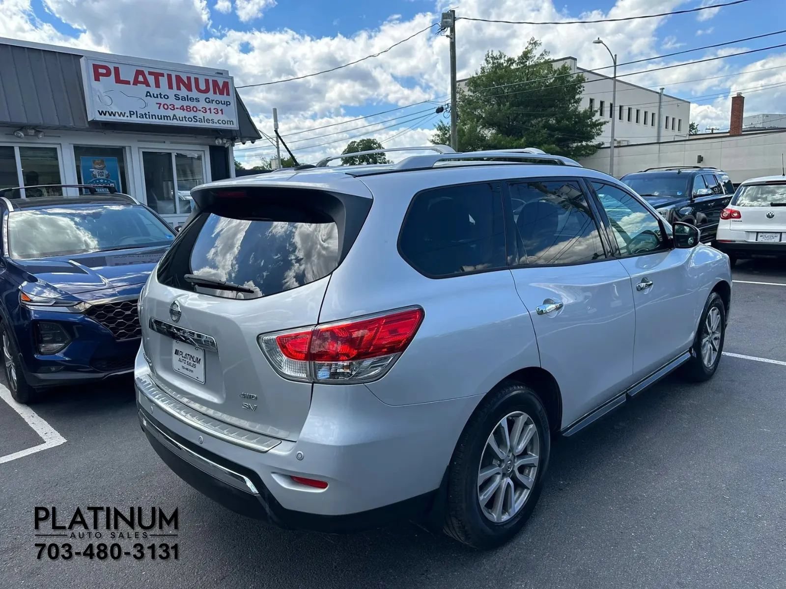 Used 2015 Nissan Pathfinder SV w/ Cargo Package AWD/4WD image 4
